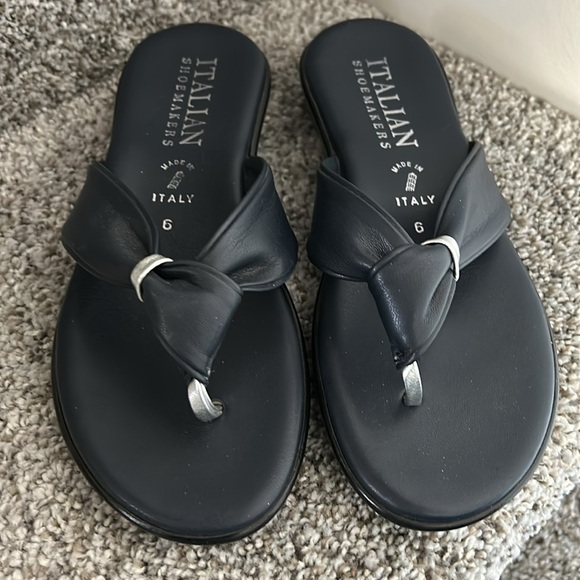 Italian Shoemakers Low Wedge Sandals - Picture 4 of 10